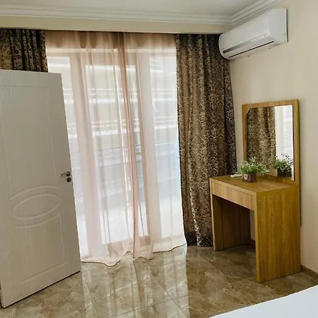 Sea View Rooms In Batumi Exterior photo