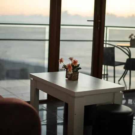Sea View Rooms In Batumi Exterior photo